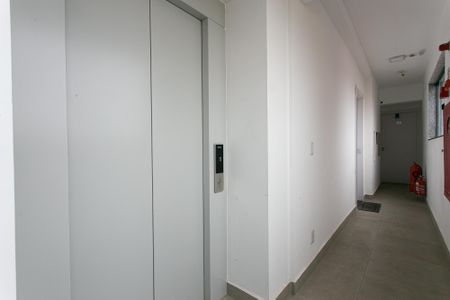 Apartamento para alugar com 37m², 1 quarto e sem vaga Apartamento para alugar com 37m², 1 quarto e sem vagaÁrea Comum - Elevador