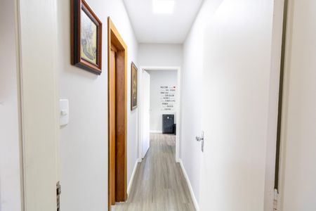 Corredor de apartamento à venda com 1 quarto, 84m² em Teresópolis, Porto Alegre