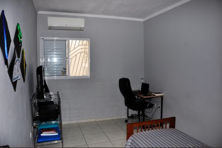 Casa à venda com 187m², 3 quartos e 4 vagasQuarto 2