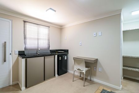 Cozinha de kitnet/studio para alugar com 1 quarto, 15m² em Vila Morse, São Paulo