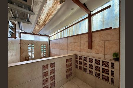 Casa à venda com 100m², 4 quartos e 2 vagas Casa à venda com 100m², 4 quartos e 2 vagasSacada Suíte