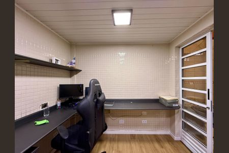 Casa à venda com 100m², 4 quartos e 2 vagas Casa à venda com 100m², 4 quartos e 2 vagasQuarto de Serviço