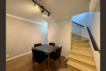 Casa à venda com 100m², 4 quartos e 2 vagas Casa à venda com 100m², 4 quartos e 2 vagasSala