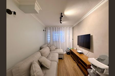 Casa à venda com 100m², 4 quartos e 2 vagas Casa à venda com 100m², 4 quartos e 2 vagasSala