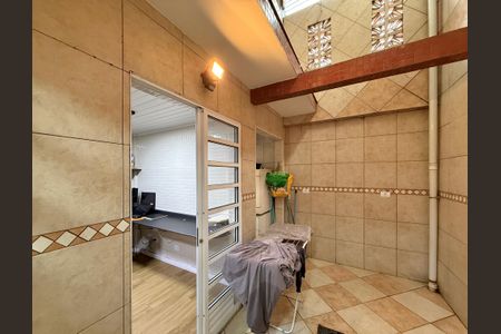 Casa à venda com 100m², 4 quartos e 2 vagas Casa à venda com 100m², 4 quartos e 2 vagasQuintal