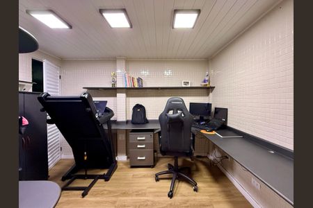 Casa à venda com 100m², 4 quartos e 2 vagas Casa à venda com 100m², 4 quartos e 2 vagasQuarto de Serviço