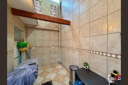 Casa à venda com 100m², 4 quartos e 2 vagas Casa à venda com 100m², 4 quartos e 2 vagasQuintal