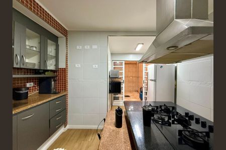 Casa à venda com 100m², 4 quartos e 2 vagas Casa à venda com 100m², 4 quartos e 2 vagasCozinha