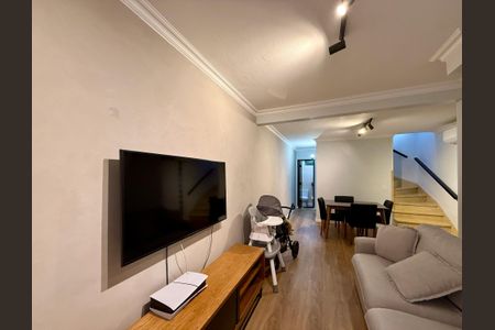 Casa à venda com 100m², 4 quartos e 2 vagas Casa à venda com 100m², 4 quartos e 2 vagasSala