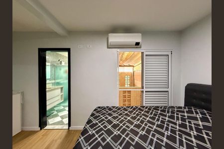 Casa à venda com 100m², 4 quartos e 2 vagas Casa à venda com 100m², 4 quartos e 2 vagasSuíte