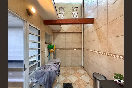 Casa à venda com 100m², 4 quartos e 2 vagas Casa à venda com 100m², 4 quartos e 2 vagasQuintal