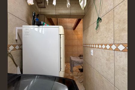 Casa à venda com 100m², 4 quartos e 2 vagas Casa à venda com 100m², 4 quartos e 2 vagasÁrea de Serviço