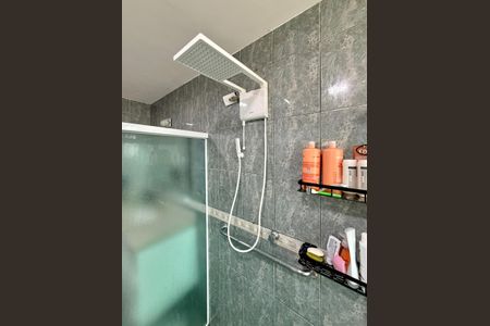 Casa à venda com 100m², 4 quartos e 2 vagas Casa à venda com 100m², 4 quartos e 2 vagasBanheiro Suíte