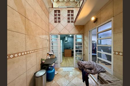 Casa à venda com 100m², 4 quartos e 2 vagas Casa à venda com 100m², 4 quartos e 2 vagasQuintal