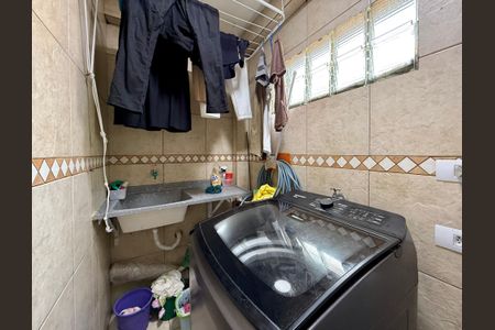 Casa à venda com 100m², 4 quartos e 2 vagas Casa à venda com 100m², 4 quartos e 2 vagasÁrea de Serviço