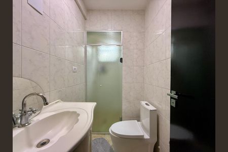 Casa à venda com 100m², 4 quartos e 2 vagas Casa à venda com 100m², 4 quartos e 2 vagasBanheiro Social