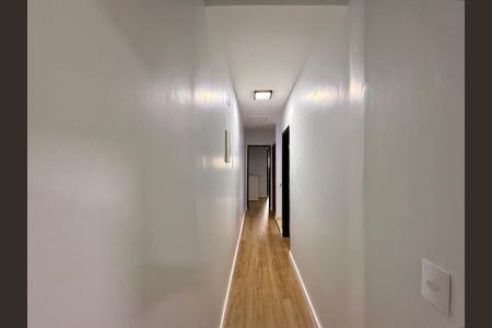 Casa à venda com 100m², 4 quartos e 2 vagas Casa à venda com 100m², 4 quartos e 2 vagasCorredor Quartos