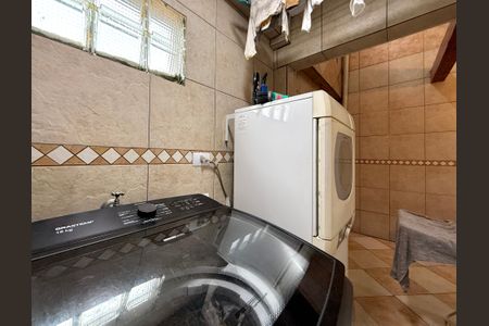 Casa à venda com 100m², 4 quartos e 2 vagas Casa à venda com 100m², 4 quartos e 2 vagasÁrea de Serviço