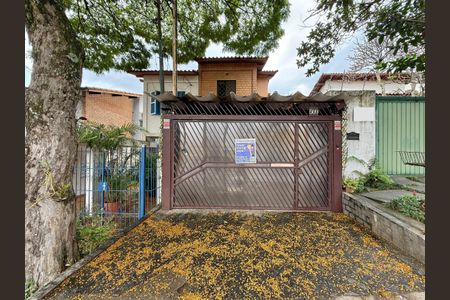 Casa à venda com 100m², 4 quartos e 2 vagas Casa à venda com 100m², 4 quartos e 2 vagasFachada