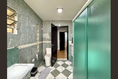 Casa à venda com 100m², 4 quartos e 2 vagas Casa à venda com 100m², 4 quartos e 2 vagasBanheiro Suíte