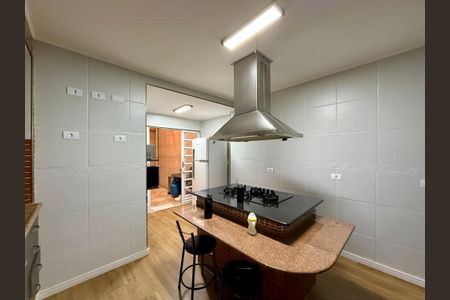 Casa à venda com 100m², 4 quartos e 2 vagas Casa à venda com 100m², 4 quartos e 2 vagasCozinha