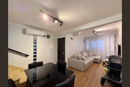 Casa à venda com 100m², 4 quartos e 2 vagas Casa à venda com 100m², 4 quartos e 2 vagasSala