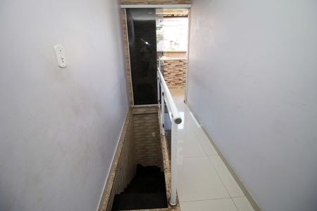 Sala - Escada de casa para alugar com 4 quartos, 600m² em Vigário Geral, Rio de Janeiro