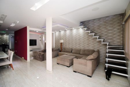 Sala de casa para alugar com 4 quartos, 600m² em Vigário Geral, Rio de Janeiro