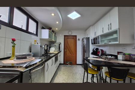 Apartamento à venda com 106m², 3 quartos e 2 vagas Apartamento à venda com 106m², 3 quartos e 2 vagasCozinha