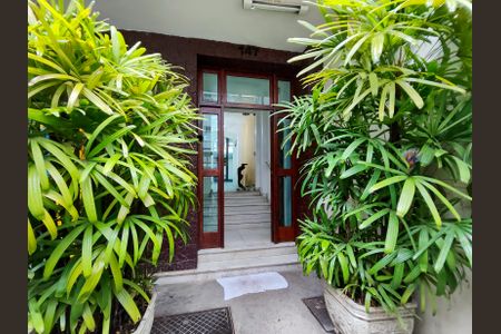 Apartamento à venda com 150m², 3 quartos e 1 vaga Apartamento à venda com 150m², 3 quartos e 1 vagaFachada e portaria