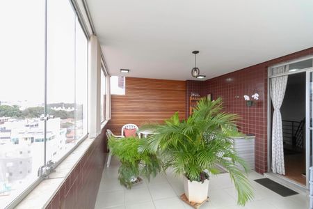 Apartamento à venda com 133m², 2 quartos e 2 vagas Apartamento à venda com 133m², 2 quartos e 2 vagasCobertura