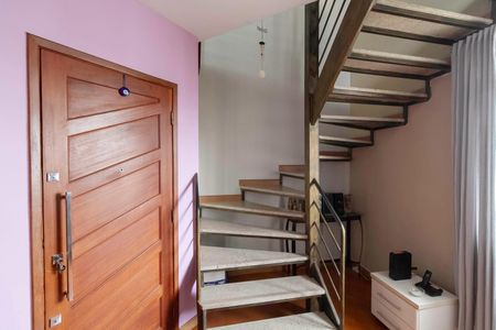 Apartamento à venda com 133m², 2 quartos e 2 vagas Apartamento à venda com 133m², 2 quartos e 2 vagasEscada