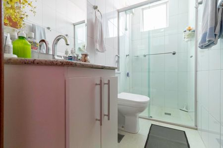 Apartamento à venda com 133m², 2 quartos e 2 vagas Apartamento à venda com 133m², 2 quartos e 2 vagasBanheiro da suíte