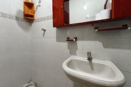 Casa à venda com 100m², 2 quartos e 3 vagas Casa à venda com 100m², 2 quartos e 3 vagasBanheiro Social