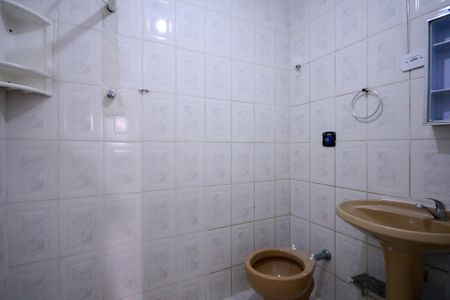 Banheiro Social de casa para alugar com 2 quartos, 50m² em Sítio Caraguata, São Paulo