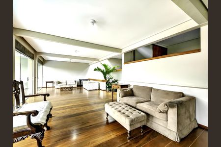 Casa para alugar com 899m², 5 quartos e 8 vagas