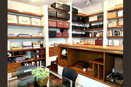 Casa para alugar com 899m², 5 quartos e 8 vagas