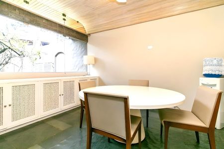 Casa para alugar com 899m², 5 quartos e 8 vagas