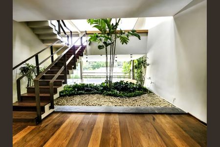 Casa para alugar com 899m², 5 quartos e 8 vagas