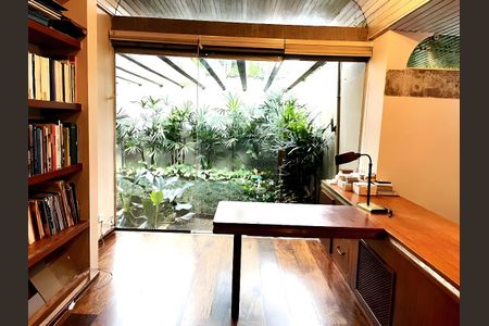 Casa para alugar com 899m², 5 quartos e 8 vagas