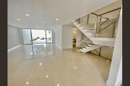 Sala de casa de condomínio para alugar com 4 quartos, 424m² em Brooklin, São Paulo