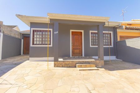 Casa para alugar com 109m², 2 quartos e 2 vagas Casa para alugar com 109m², 2 quartos e 2 vagasFachada