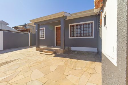 Casa para alugar com 109m², 2 quartos e 2 vagas Casa para alugar com 109m², 2 quartos e 2 vagasFachada