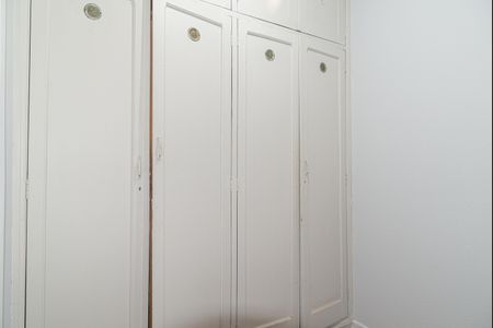 Apartamento à venda com 157m², 3 quartos e 2 vagas Apartamento à venda com 157m², 3 quartos e 2 vagasQuarto de Serviço