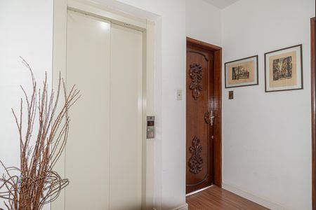 Apartamento à venda com 157m², 3 quartos e 2 vagas Apartamento à venda com 157m², 3 quartos e 2 vagasHall de entrada do apartamento