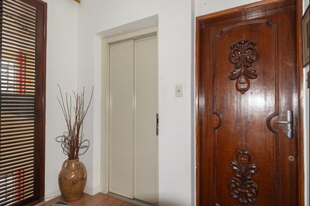 Apartamento à venda com 157m², 3 quartos e 2 vagas Apartamento à venda com 157m², 3 quartos e 2 vagasHall de entrada do apartamento