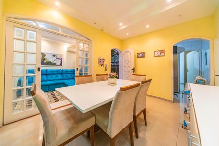 Casa à venda com 165m², 3 quartos e 2 vagas Casa à venda com 165m², 3 quartos e 2 vagasCopa