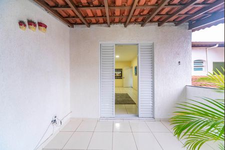 Casa à venda com 165m², 3 quartos e 2 vagas Casa à venda com 165m², 3 quartos e 2 vagasVaranda do Quarto de Serviço