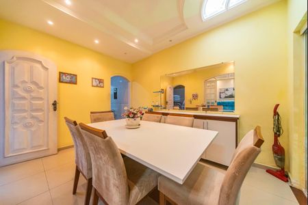 Casa à venda com 165m², 3 quartos e 2 vagas Casa à venda com 165m², 3 quartos e 2 vagasCopa