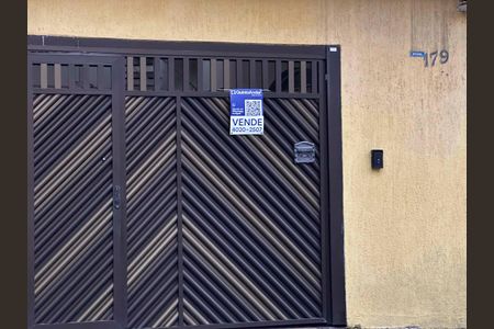 Casa à venda com 165m², 3 quartos e 2 vagas Casa à venda com 165m², 3 quartos e 2 vagasPlaca